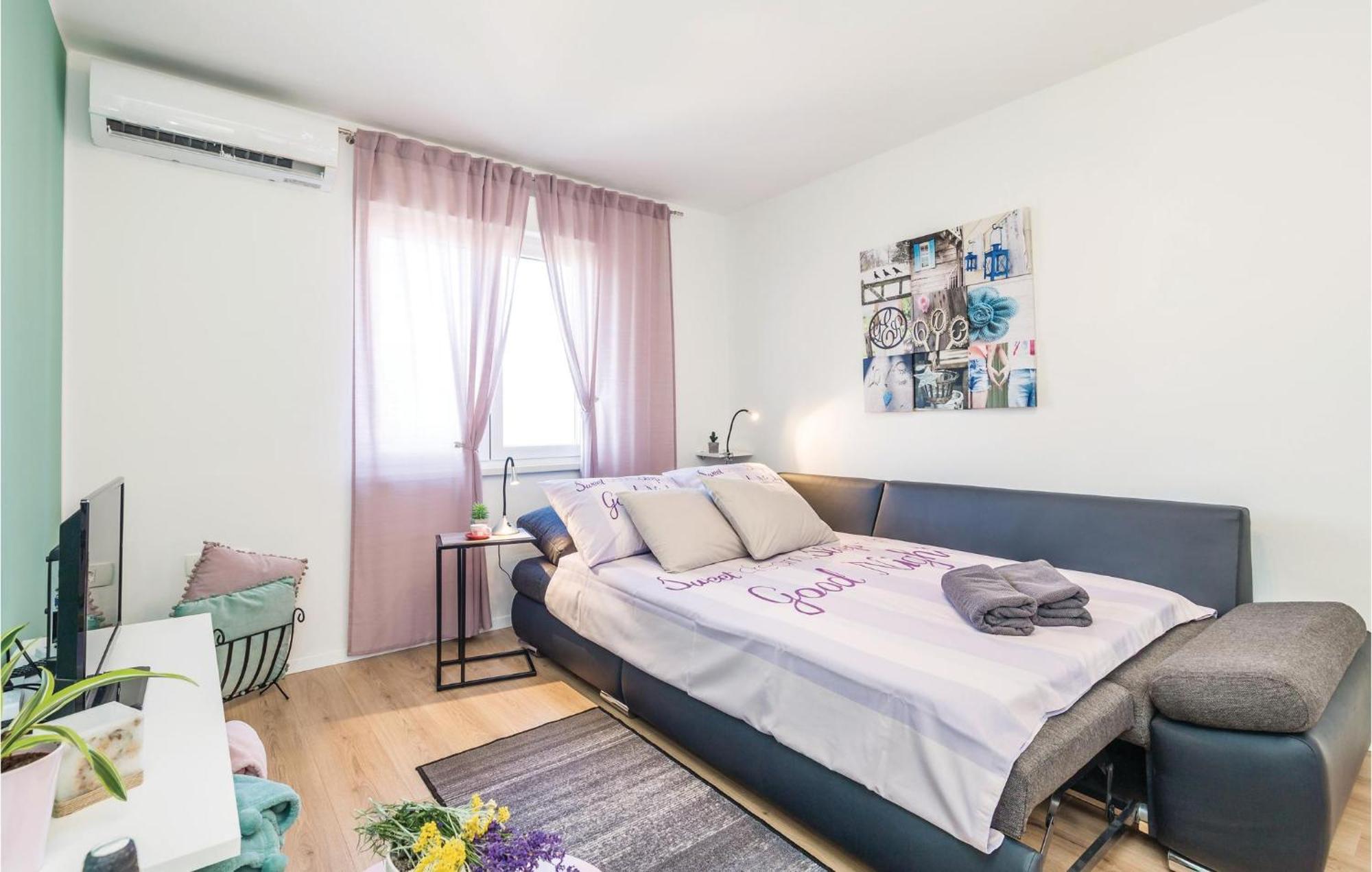 Awesome apartment in Rijeka with Buitenkant foto
