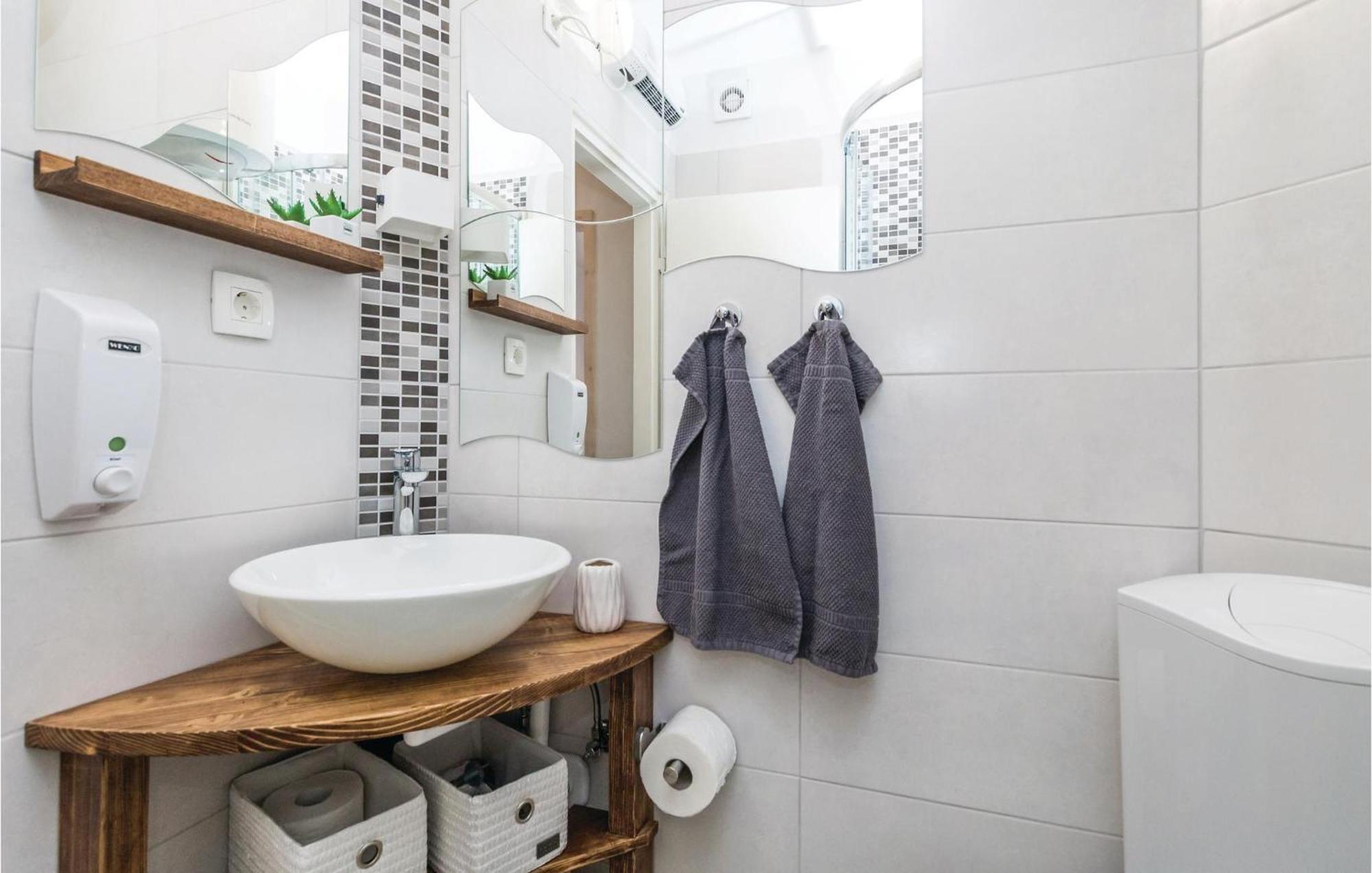 Awesome apartment in Rijeka with Buitenkant foto