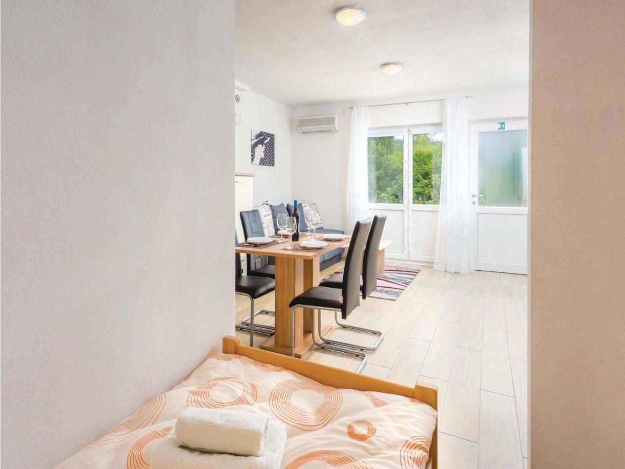 Awesome apartment in Rijeka with Buitenkant foto